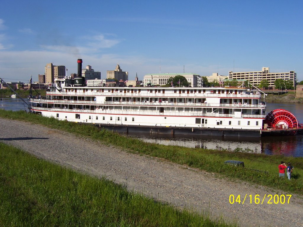 Riverboat visits the Twin Cities