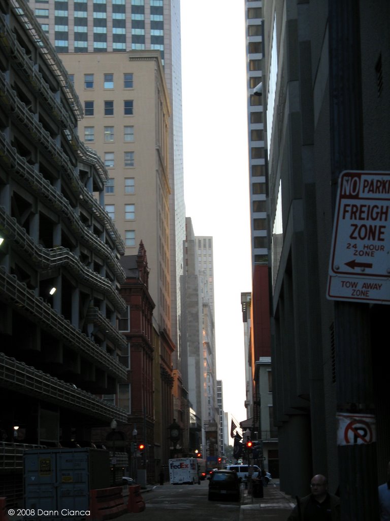 2008 - January 22nd - 22:42Z - Magazine Street, looking S.