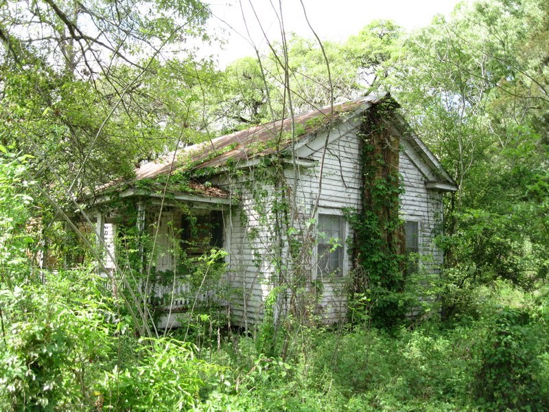 Dilapidated home in Grand Coteau