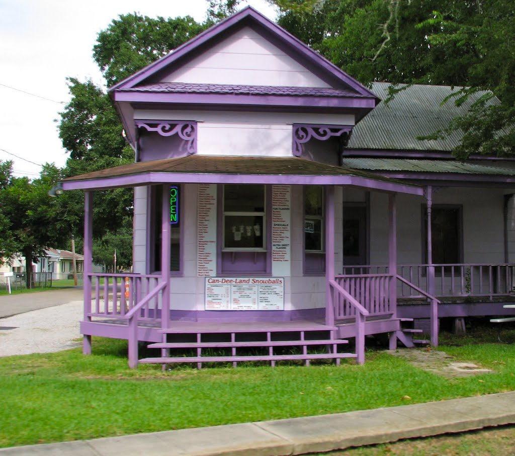 Dustys view of Can-Dee-Land Snowball Stand