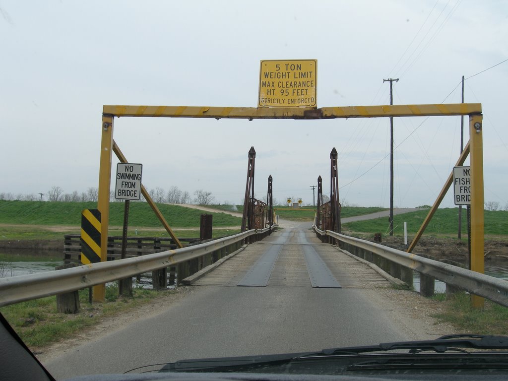 Bridge across the canal