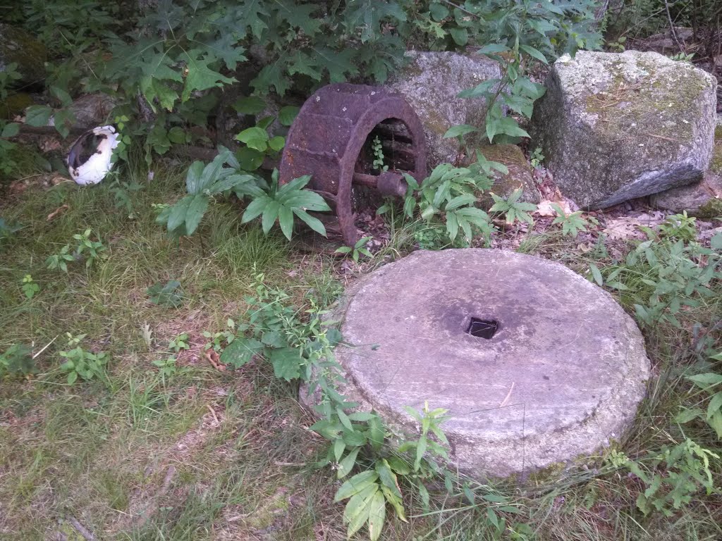 Mill turbine and millstone