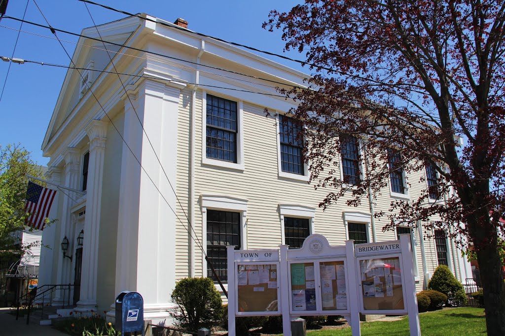 Old Town Hall (Bridgewater MA)