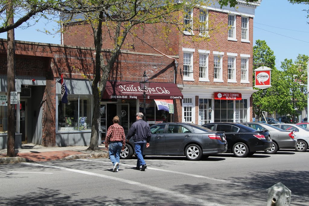 Crossing Central Square (Bridgewater MA)