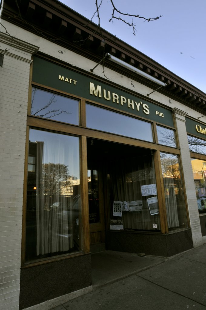 Matt Murphys pub Bookline ma. The only plastic paddy pub in Brookline. Public bathroom in the kitchen? Yum!, ask for a cab not a beer as they have no Guiness in this strip mall pub! It’s like a Pizzeria that does not sell pizza.