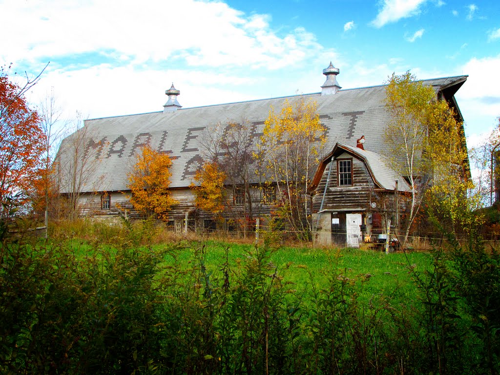 Maple Crest Farm barn, Rt. 169, Woodstock, CT