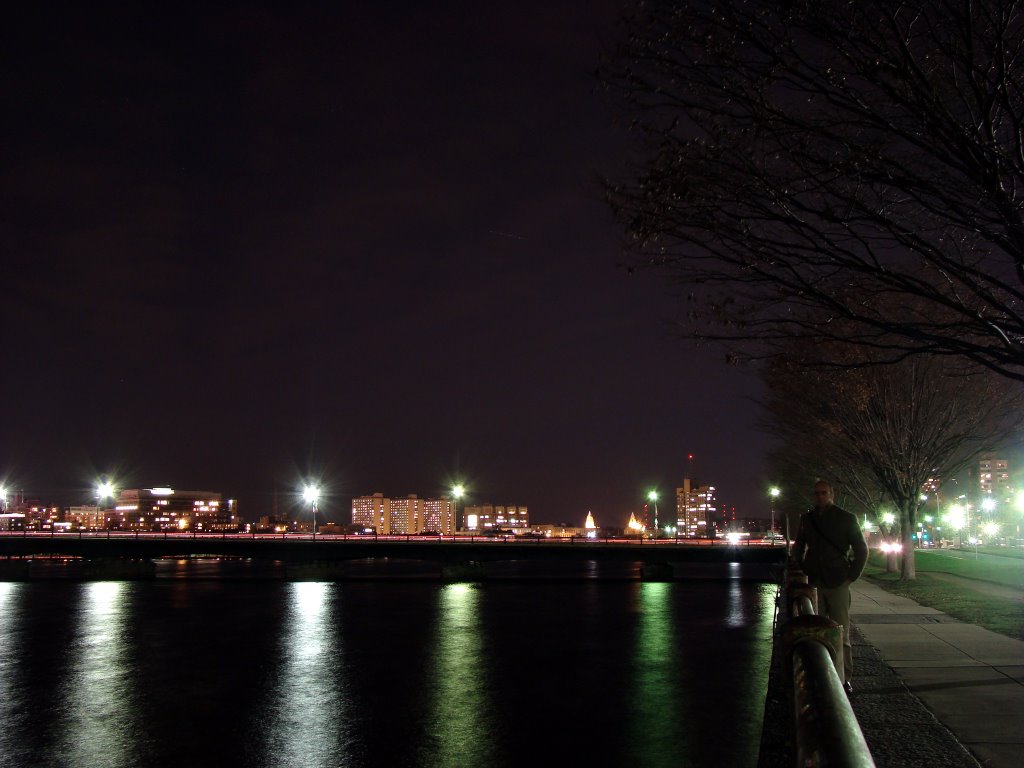 DSC06150n the NR Alien photographer  :) 11/27/07 22:19 - SWW view 698