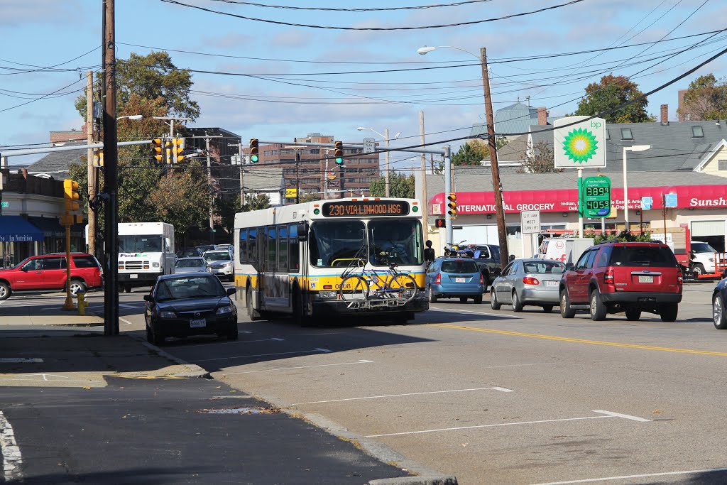 T Bus 230 Emerges from Intersection of Water & Franklin (Quincy MA)