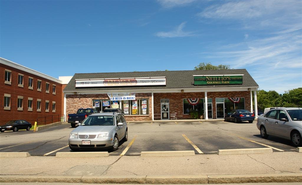 Busa Liquors & Neillios Gourmet Farm Take-Out - Beford Street - Lexington, MA
