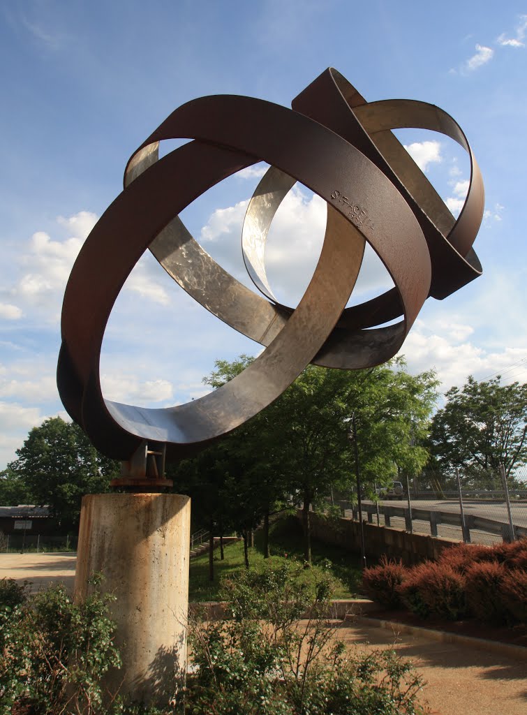 Escultura en la estación del tren de Lawrence-MA