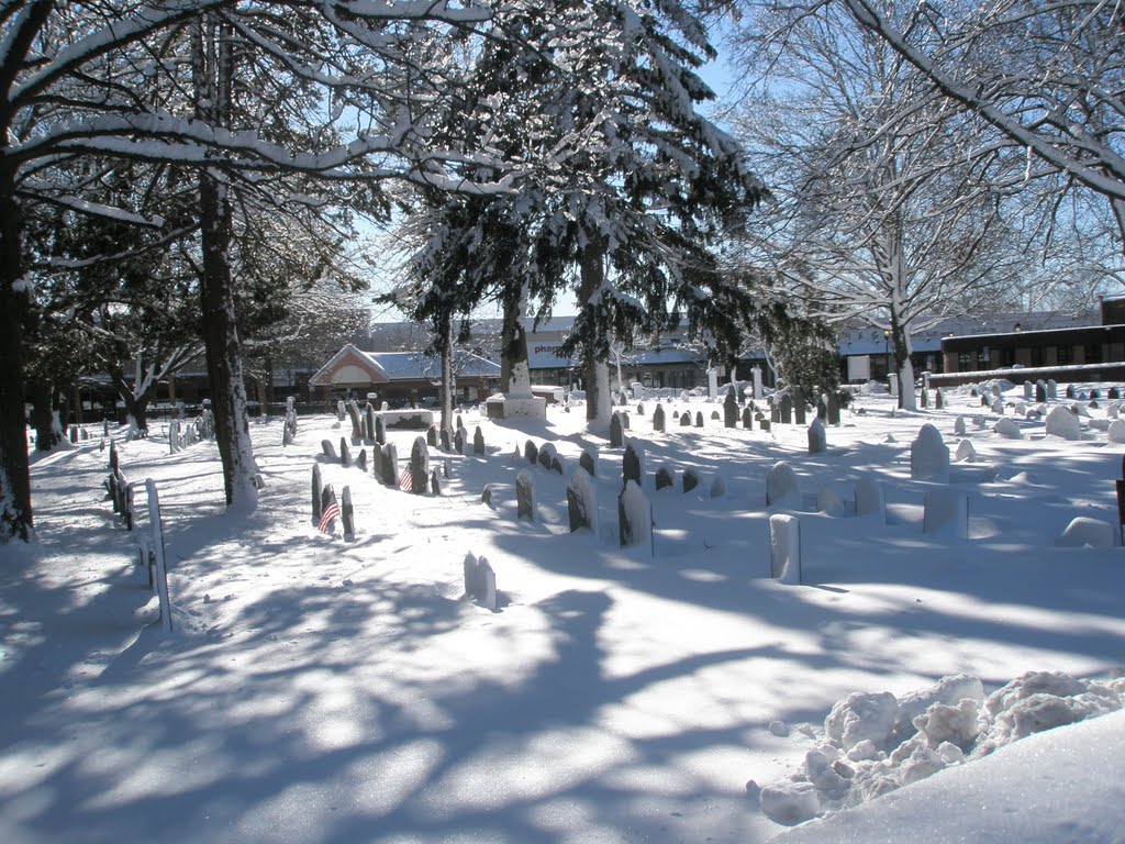 Medford Square, Colonial cemetery
