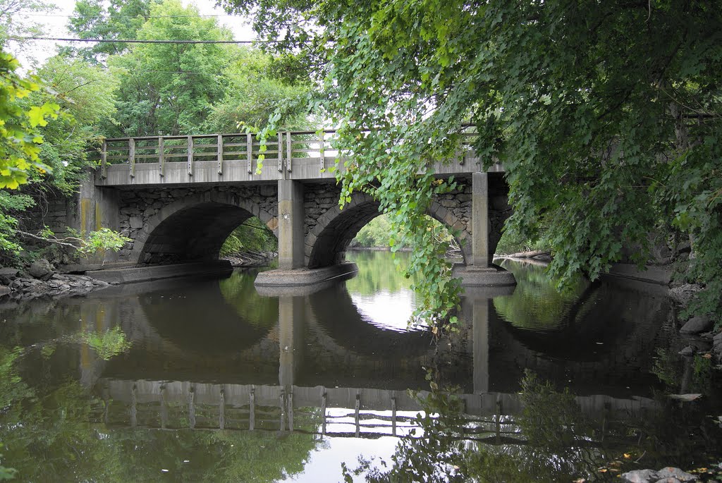 Charles river. Elliot St. bridge