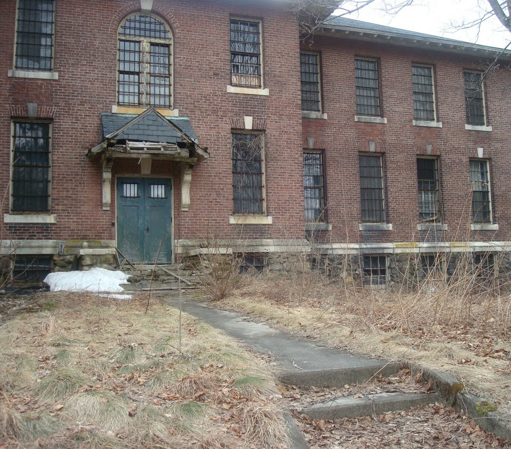 Tufts Grafton old state hospital