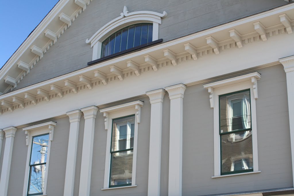 Upper Facade of the Euro Store