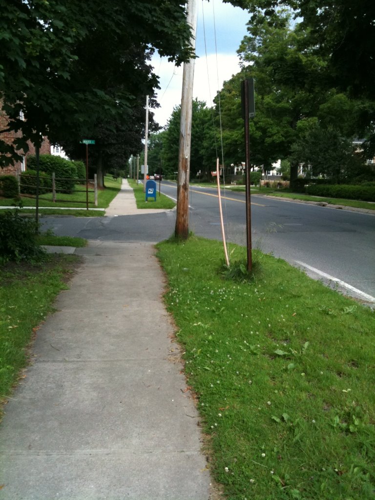 E Housatonic St