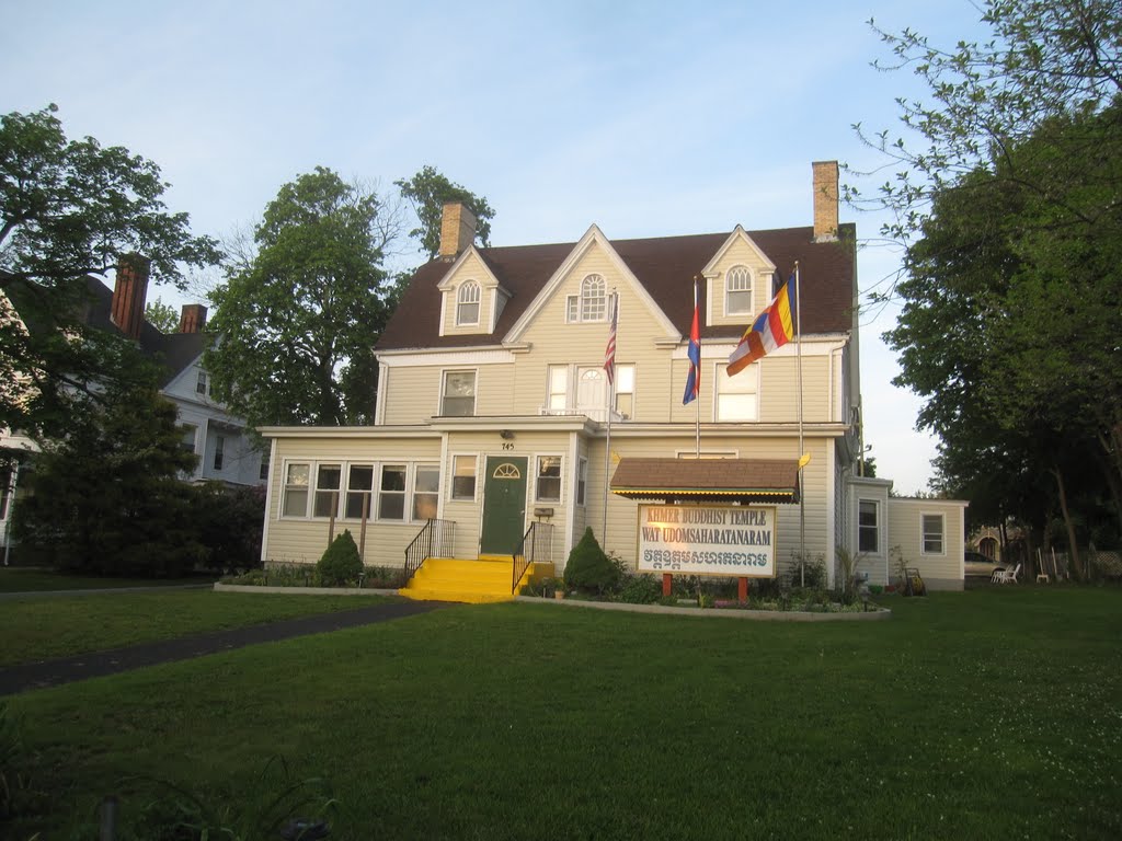 Fall River: Bhuddist Temple