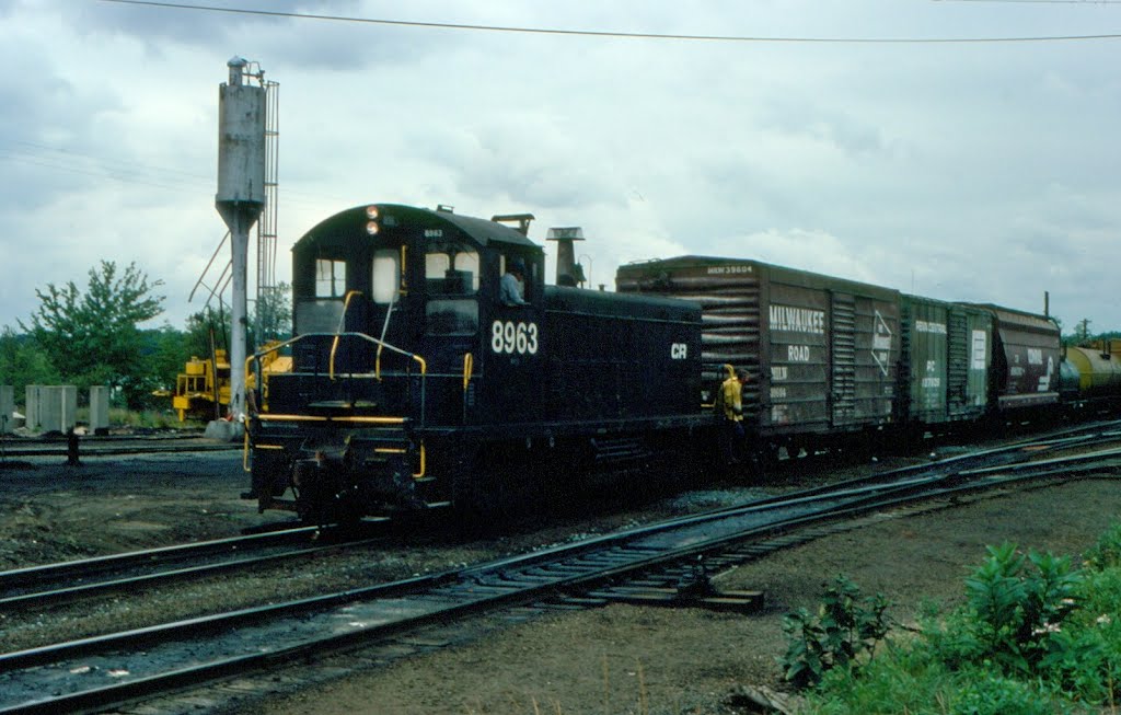 Conrail EMD SW9 No. 8963 at Framingham, MA