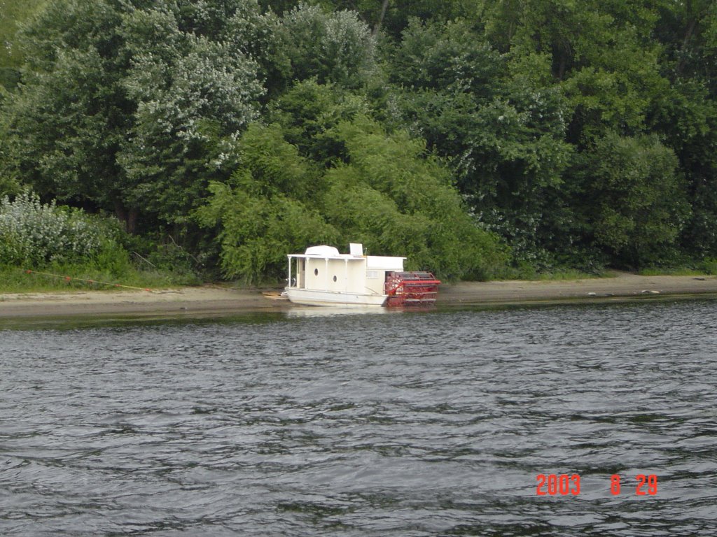 paddle wheel boat on connecticut river
