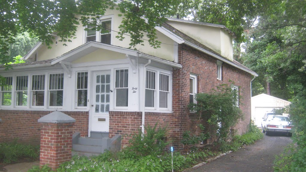 St Lawrence Ave