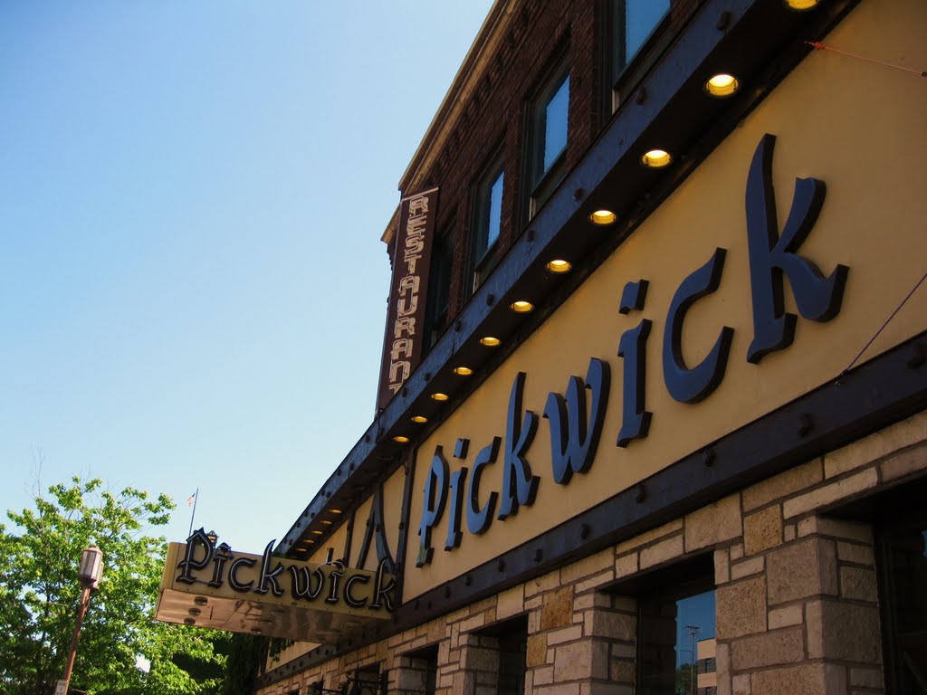 Pickwick Restaurant and Pub - Since 1914