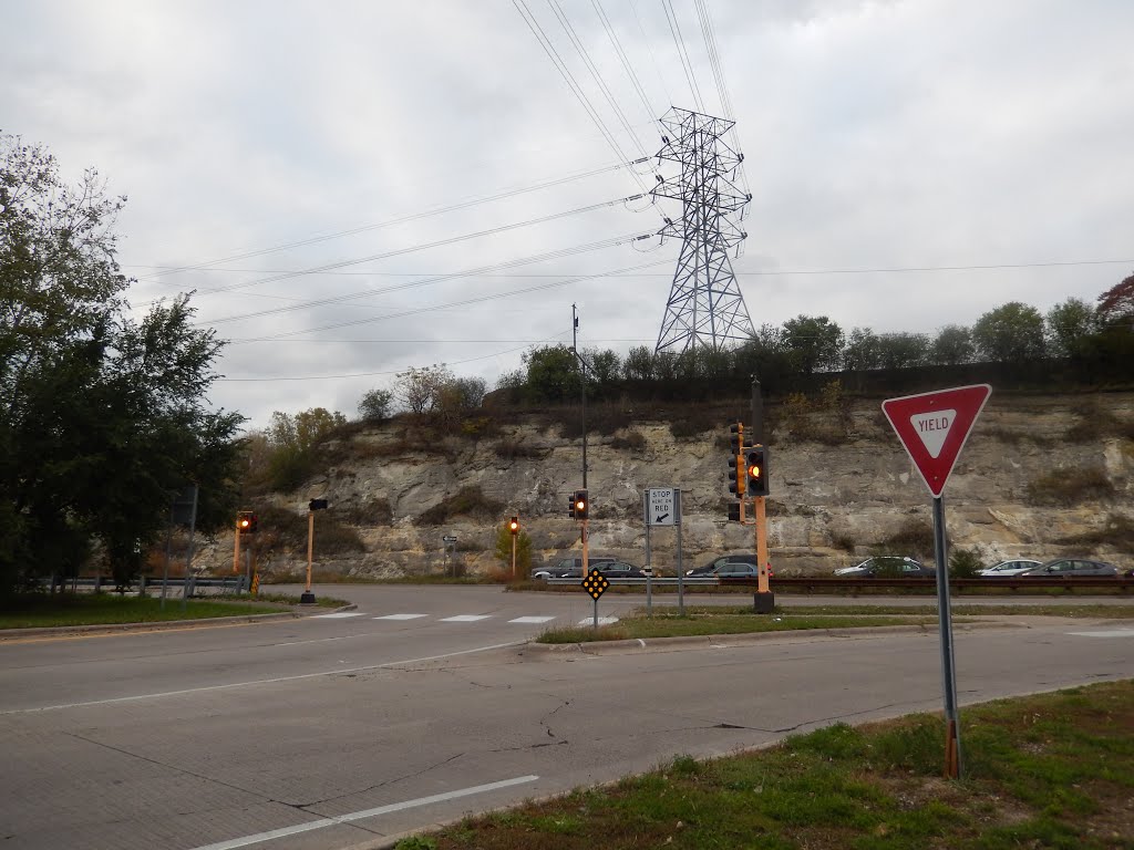 Shepard Ave Cliffs on the St Paul Side