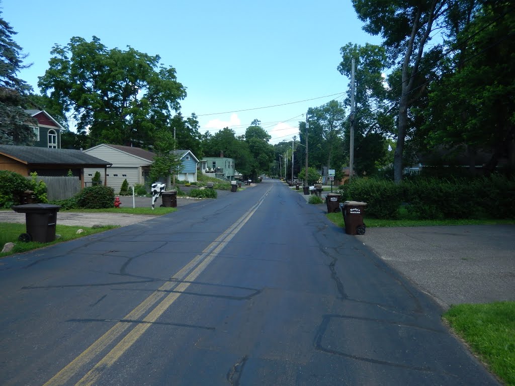 Peninsula Dr