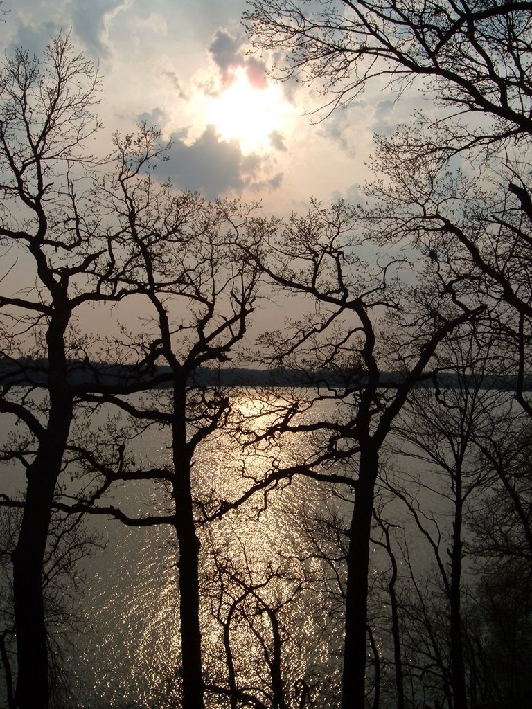 Apr 2005 - Plymouth, Minnesota. Early spring view of Medicine Lake.