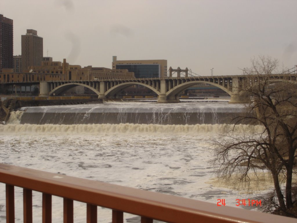 St. Anthony Falls, from stone arch bridge