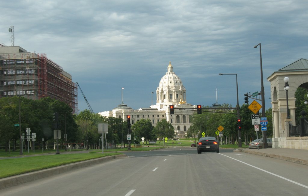 Lit-up Minnesota Capitol