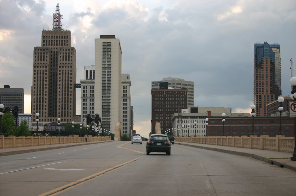 Skyline Minneapolis Hwy 94