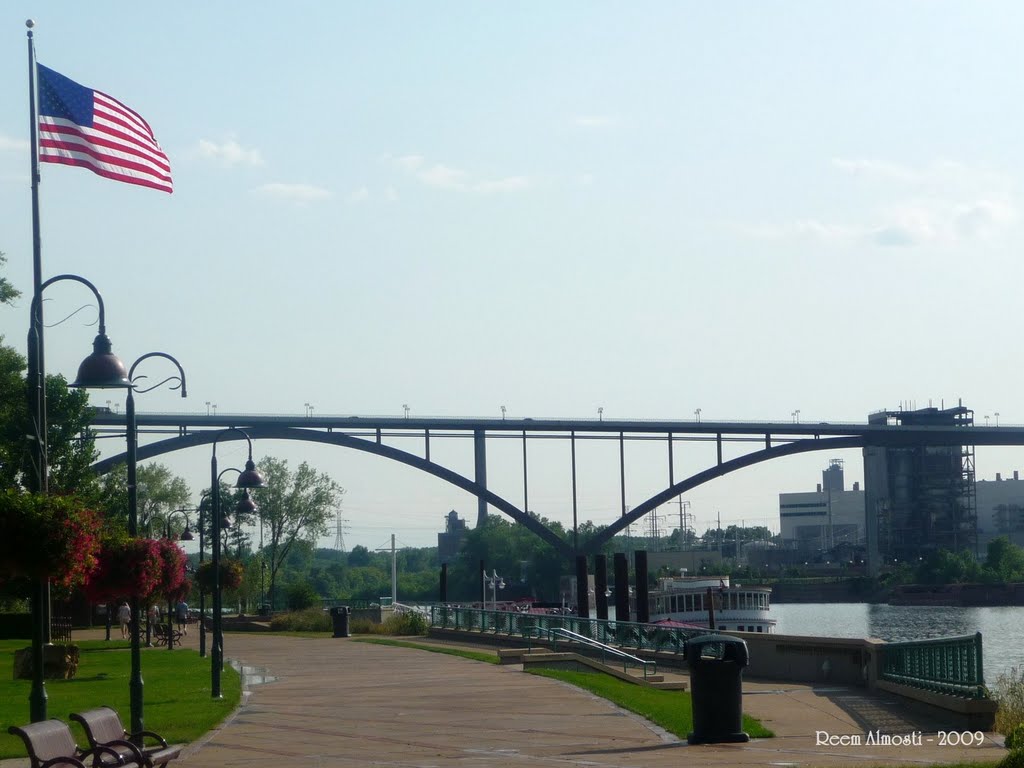 a view of smith avenue high bridge from harriet island park