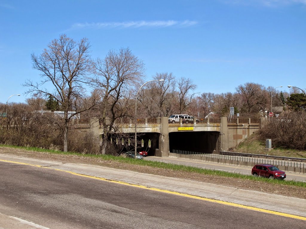 Historic Bridge 5598 (the Minnetonka Blvd overpass) on Highway 100. Looking northeast.