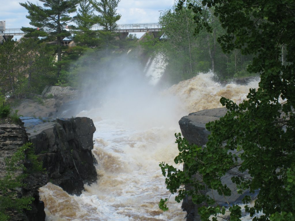 The gates are open on the St Louis River