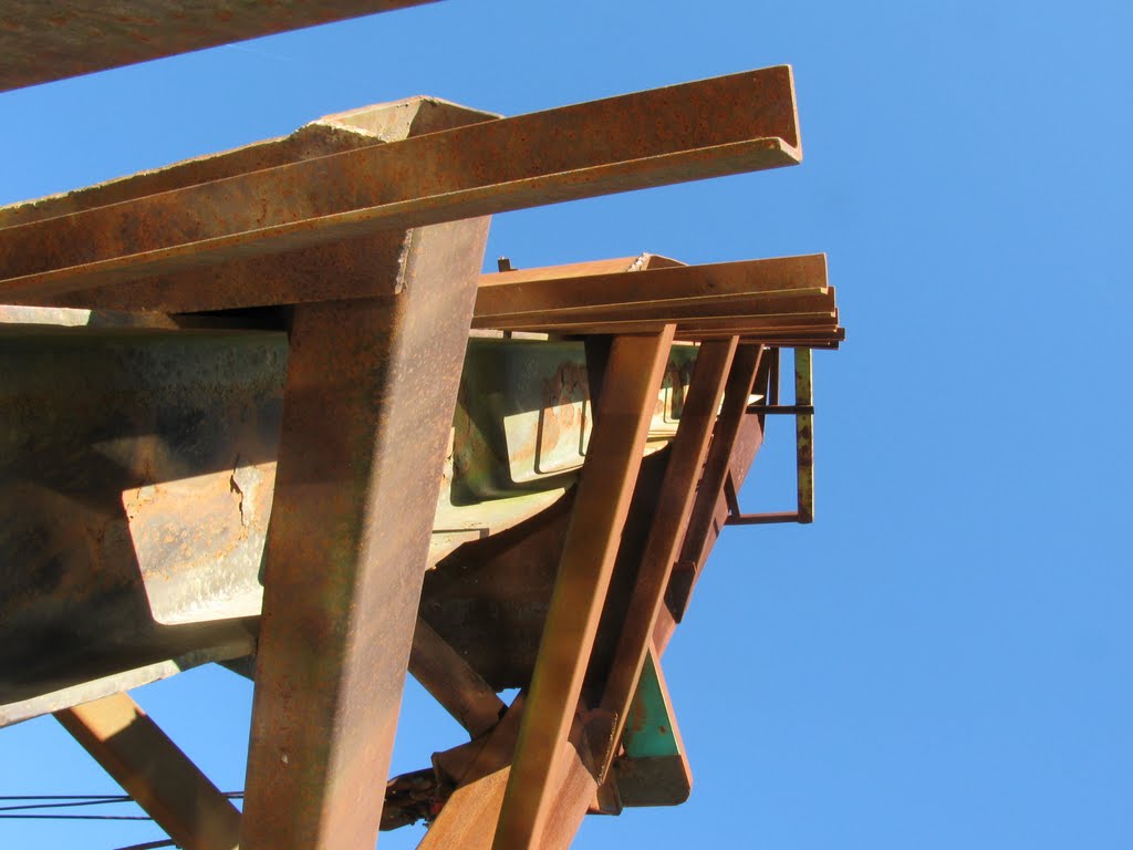Barge mooring structure