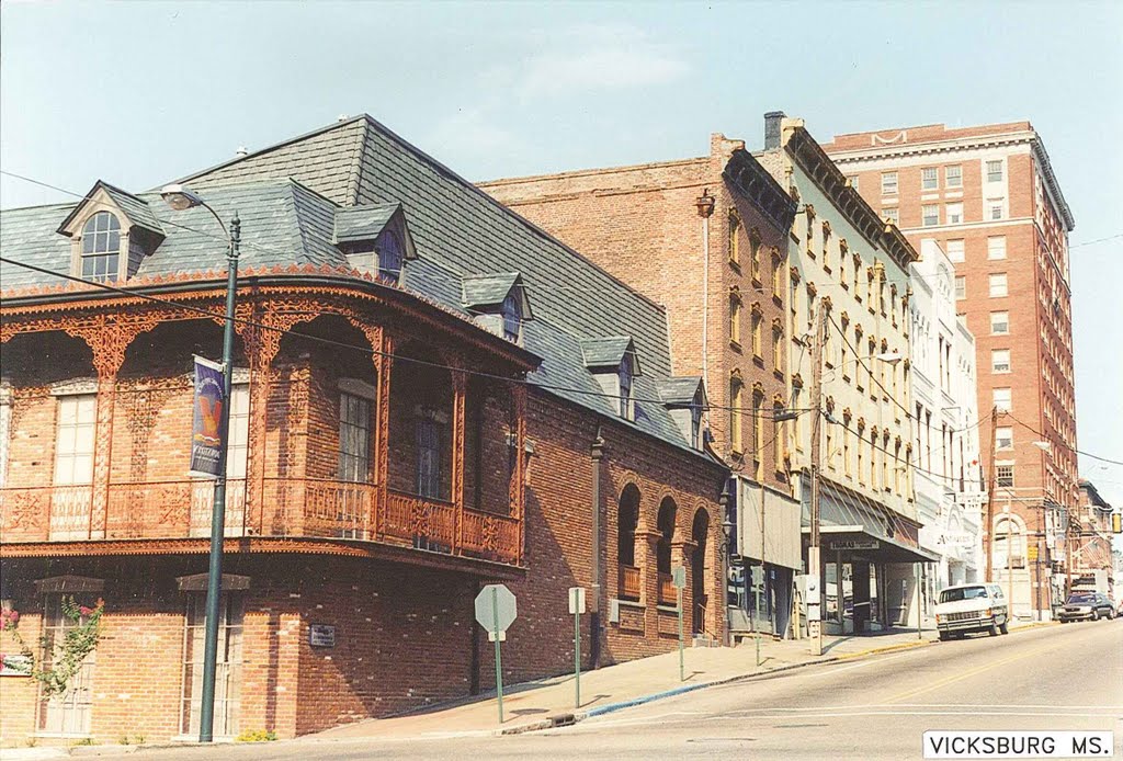 downtown Vicksburg, looking east up Clay St from Washington St (8-7-2000)
