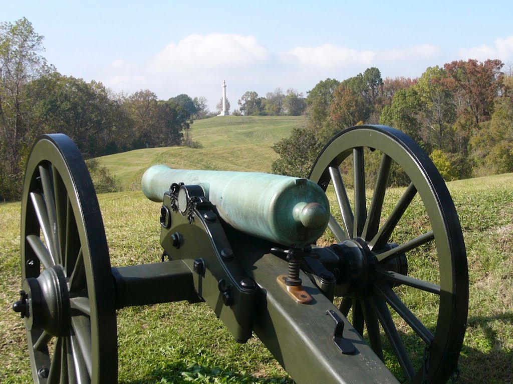 Vicksburg, MS, Memorial Park landscape with canon (2010)