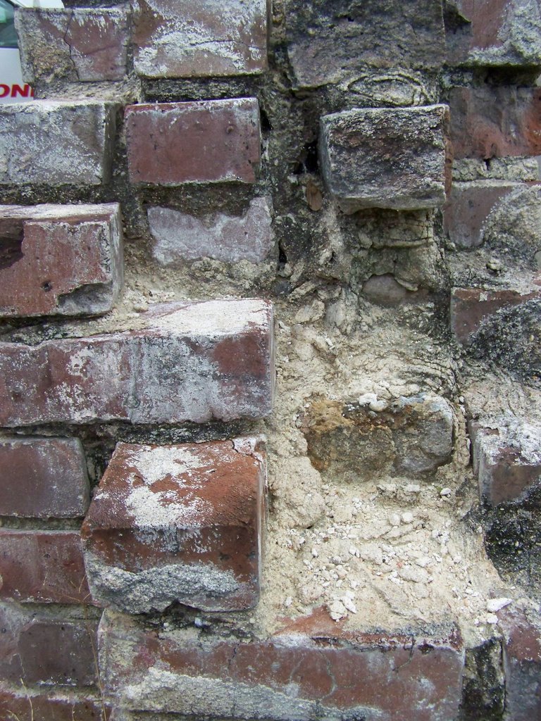 Columbus,MS deteriorating brick wall