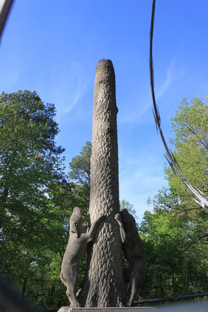 Coon Dog Cemetery Statue 1