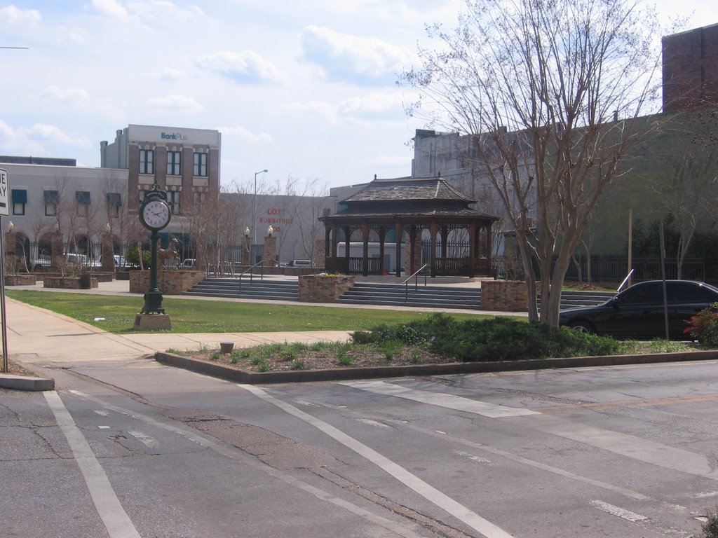 DuMont Plaza in downtown Meridian, MS