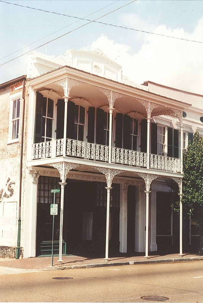 Mississippi River regional architecture, Natchez Ms, scanned 35mm (8-9-2000)