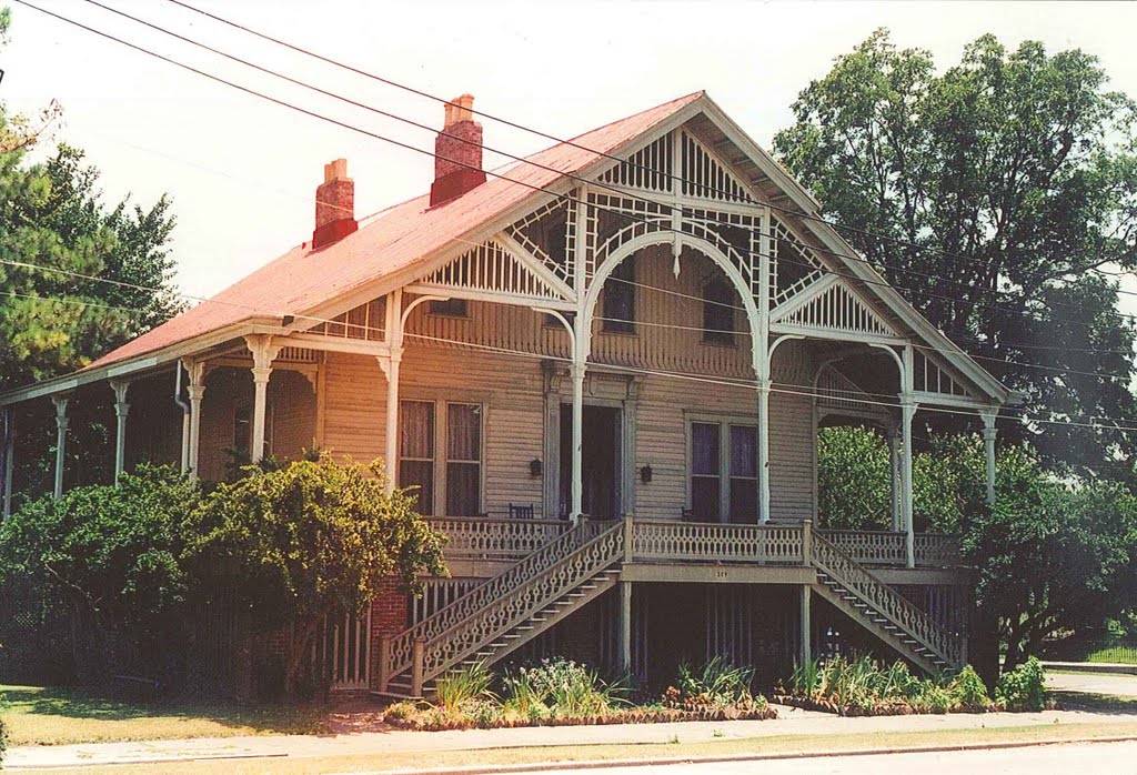 eclectic Steamboat Gothic Victorian, on bluff overlooking river, Natchez, scanned 35mm (8-9-2000)