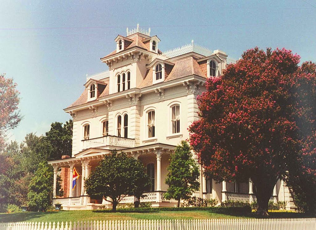1875 "Glen Auburn", Natchez Ms, scanned 35mm (8-9-2000)
