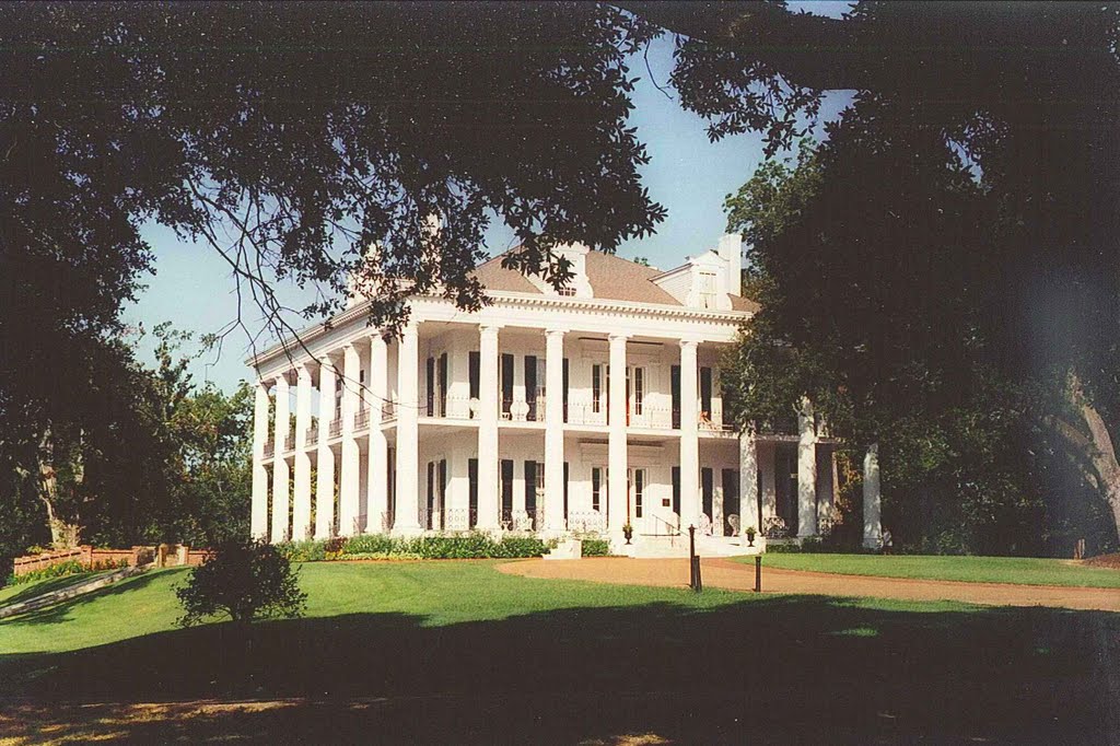 1856 "Dunleith" General Charles Dahlgren mansion, Natchez Ms, scanned 35mm (8-9-2000)