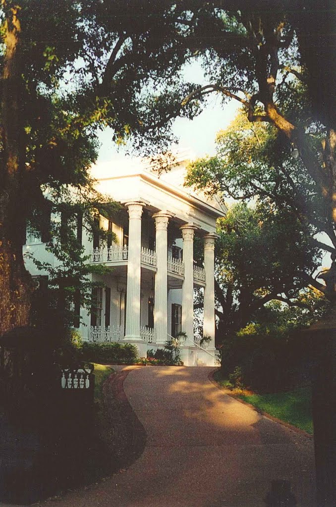 1851 "Stanton Hall", building material shipped here from Europe, Natchez Ms, scanned 35mm (8-9-2000)