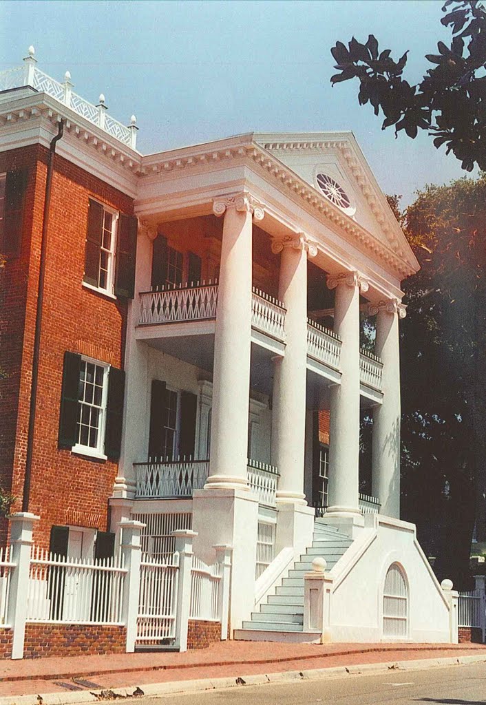 1836 "Choctaw" Joseph Niebert mansion, Natchez Ms, scanned 35mm (8-9-2000)