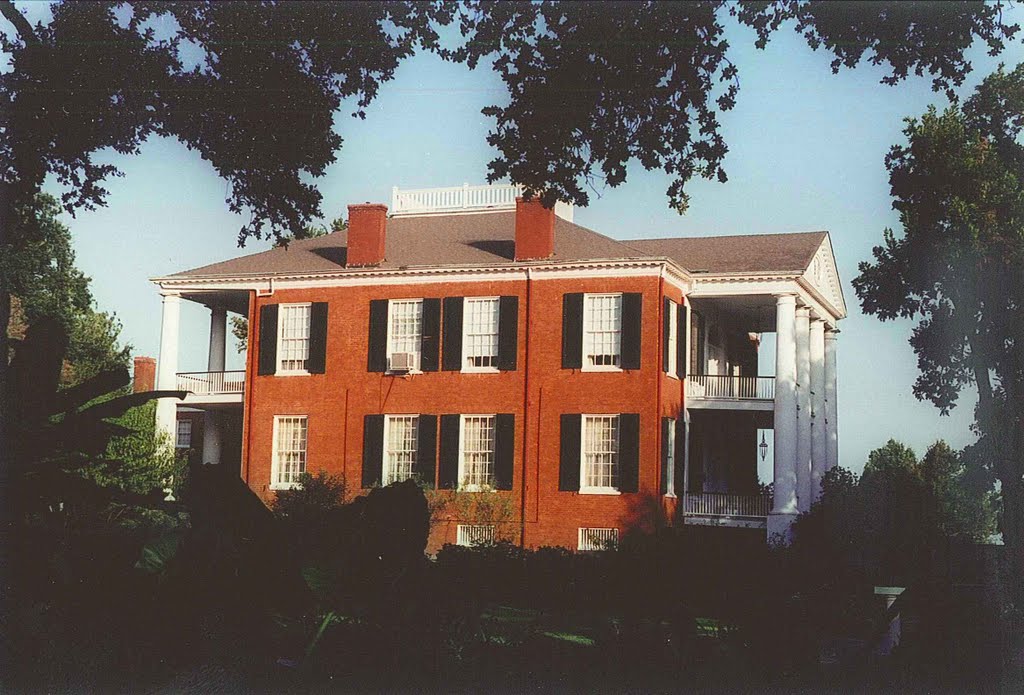 1820 "Rosalie" Peter Little mansion, Natchez Ms, scanned 35mm (8-9-2000)