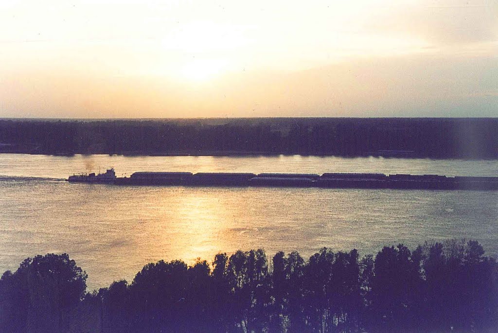 sunset over the Mississippi River, from atop the bluff, Natchez, scanned 35mm (8-8-2000)