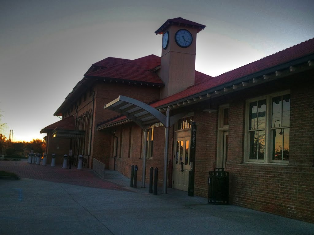 Hattiesburg Amtrak Station - Streetside