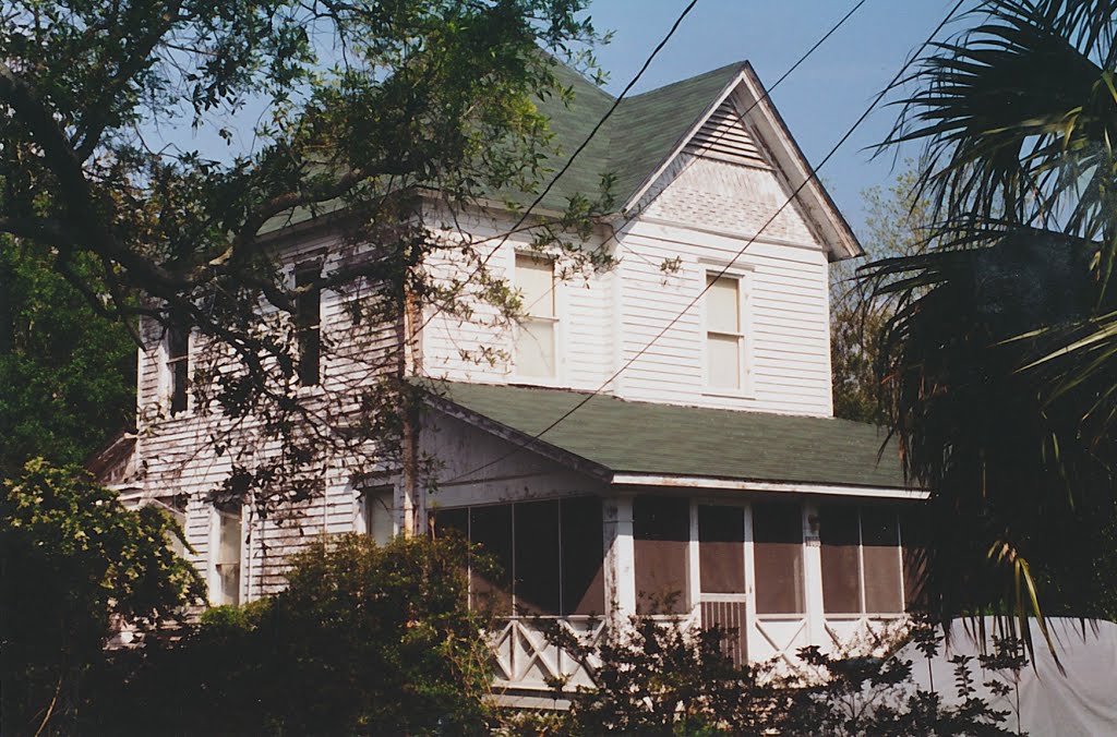 Pascagoula Home of Mary Jane Harris today  Look at the siding on the front. Still original.