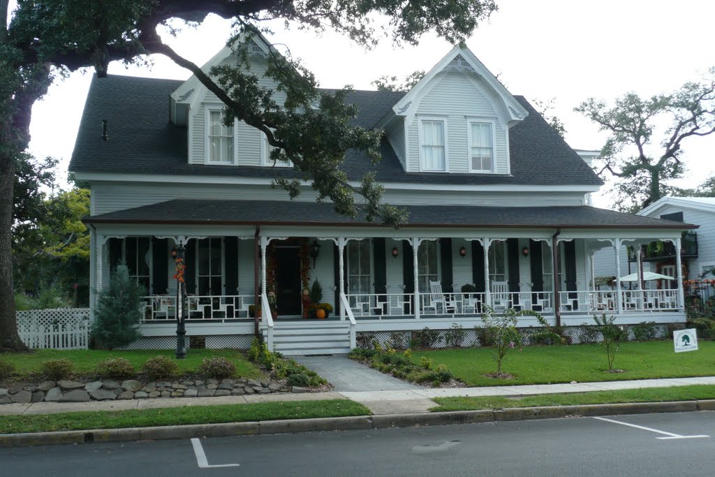 The Grand Magnolia Bed & Breakfast